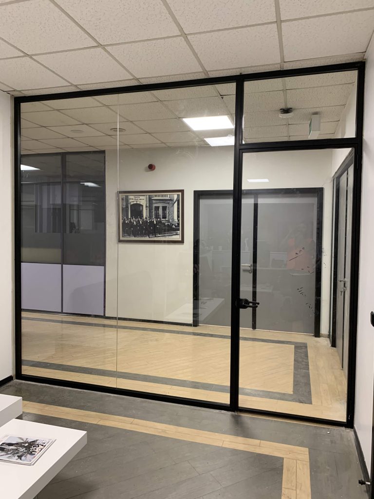 ofis cam bölme-cam ofis bölme-ofis bölme-ofis bölme sistemleri-tam camlı bölme-ofis büro bölme-ofis bölme fiyatı-camlı bölme