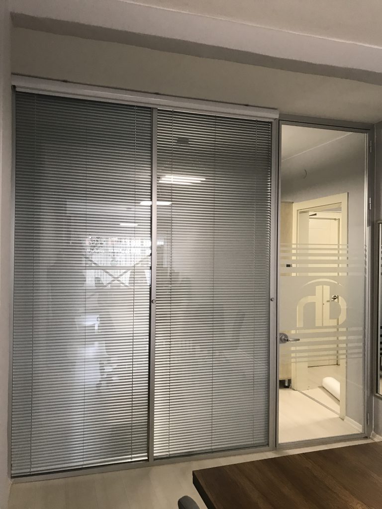 jaluzili bölme-jaluzili bölme fiyatları-çift cam bölme-jaluzili ofis bölme
